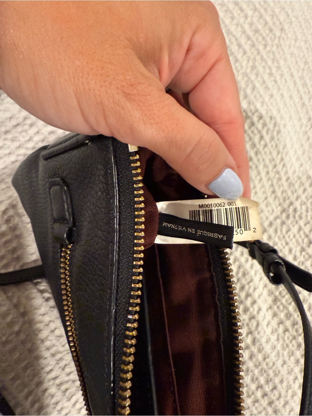 Marc Jacobs Recruit Black Pebbled Leather Messenger Crossbody with Gold Hardware - Picture 4 of 7